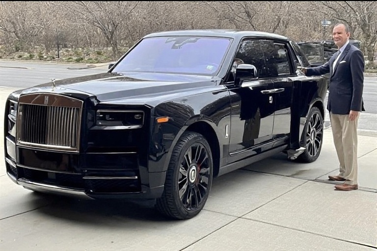 was chuck schumer gifted a rolls royce